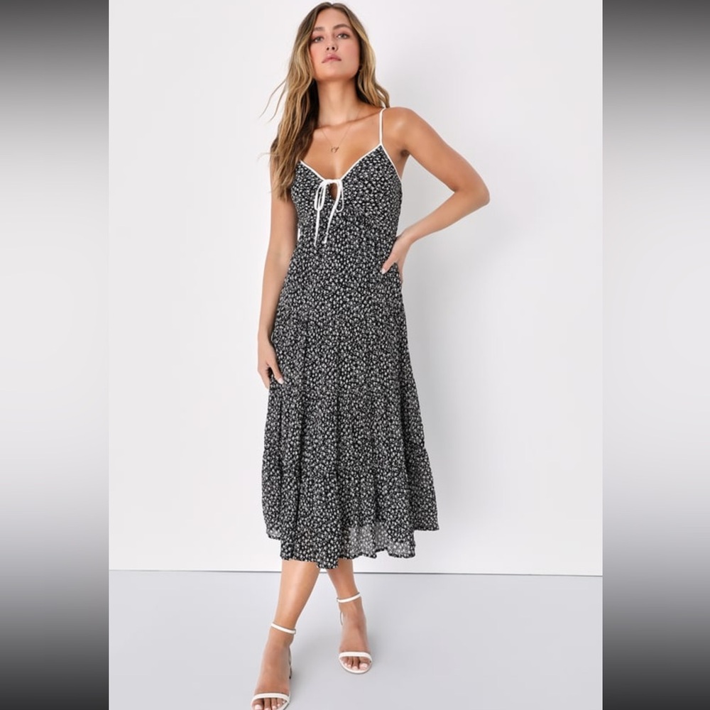 Lulu’s Trendy Darling Black Floral Printed Tiered Sleeveless Midi Dress
